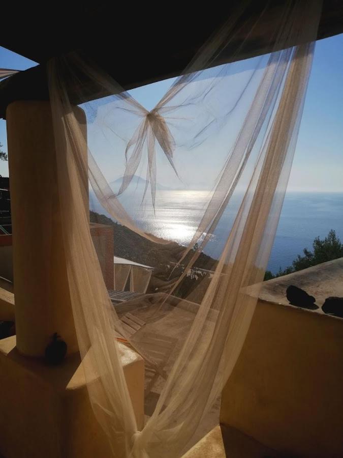 Alicudi Giardino Dei Carrubi- Al Gradino 365 Bed & Breakfast Exterior photo