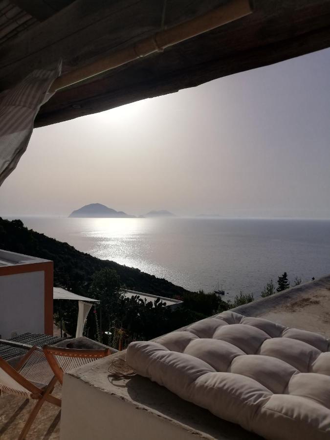 Alicudi Giardino Dei Carrubi- Al Gradino 365 Bed & Breakfast Exterior photo