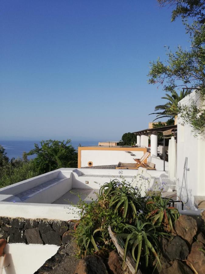 Alicudi Giardino Dei Carrubi- Al Gradino 365 Bed & Breakfast Exterior photo