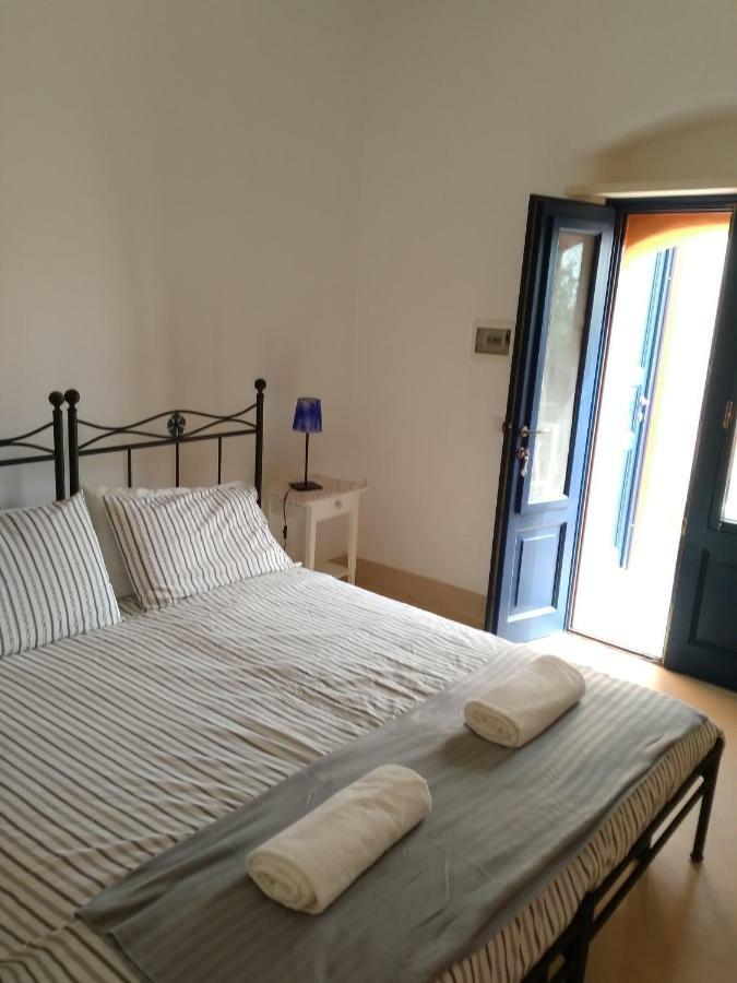 Alicudi Giardino Dei Carrubi- Al Gradino 365 Bed & Breakfast Exterior photo
