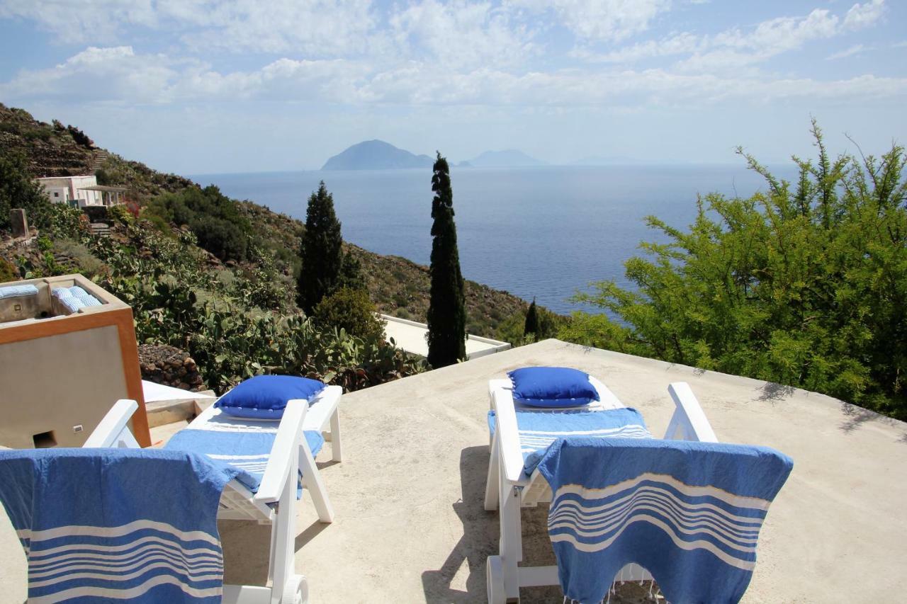 Alicudi Giardino Dei Carrubi- Al Gradino 365 Bed & Breakfast Exterior photo