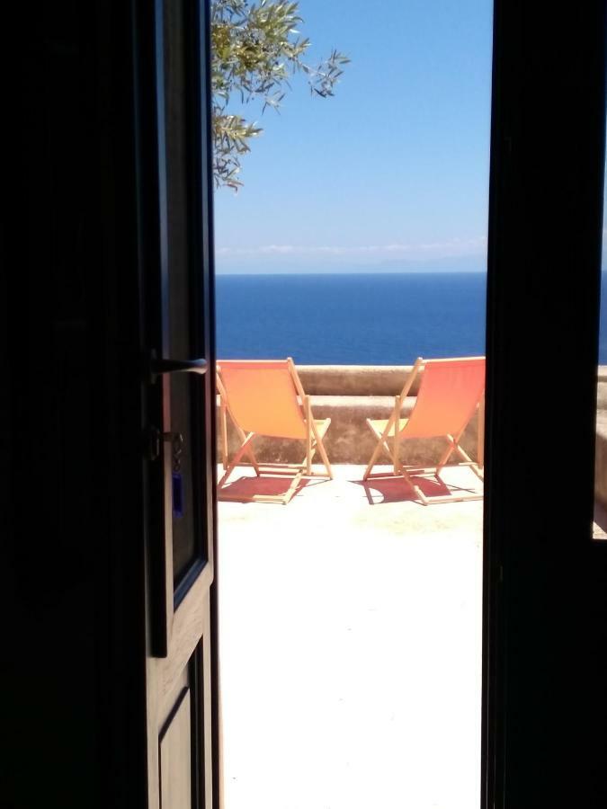 Alicudi Giardino Dei Carrubi- Al Gradino 365 Bed & Breakfast Exterior photo