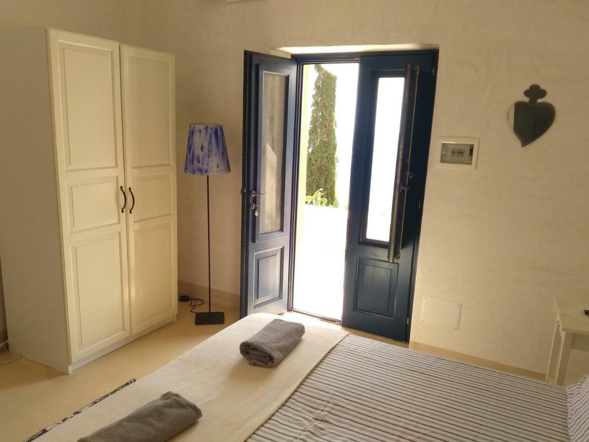 Alicudi Giardino Dei Carrubi- Al Gradino 365 Bed & Breakfast Exterior photo