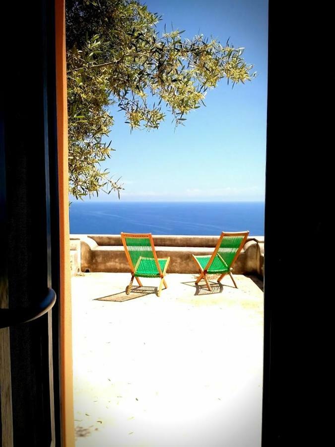 Alicudi Giardino Dei Carrubi- Al Gradino 365 Bed & Breakfast Exterior photo