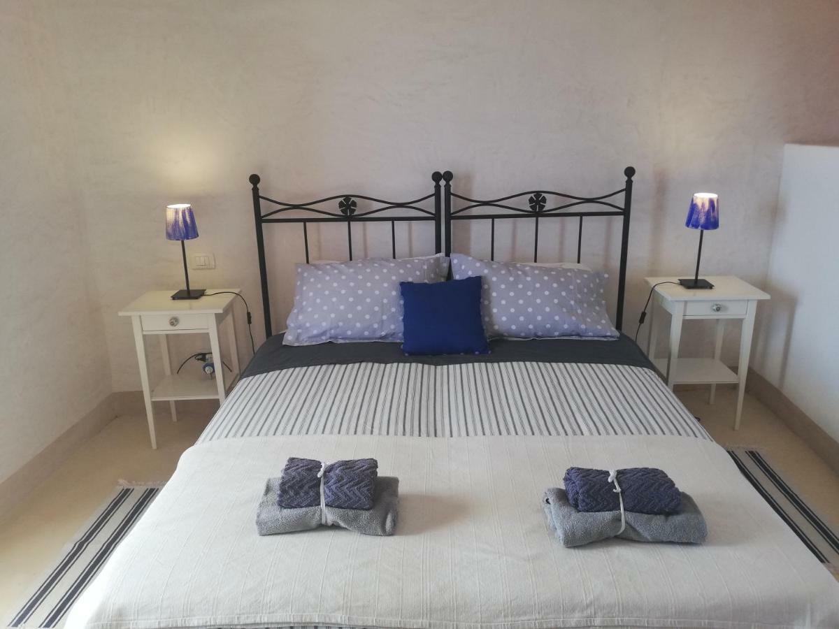 Alicudi Giardino Dei Carrubi- Al Gradino 365 Bed & Breakfast Room photo